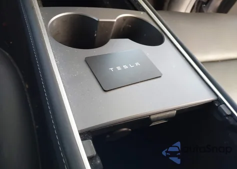 2023 Tesla Model Y из США, поврежденный, VIN 7SAYGDEE8PF861550